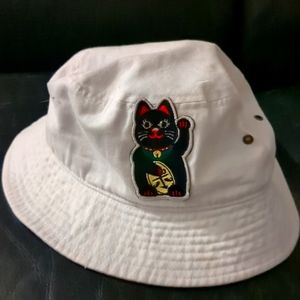 White bucket hat with black cat patch